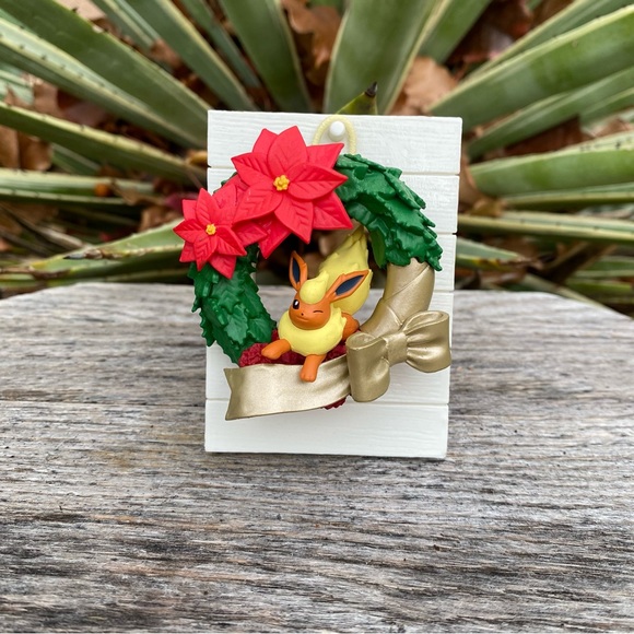 Rement Pokemon Eevee Flareon Christmas Wreath Figure - Picture 2 of 6